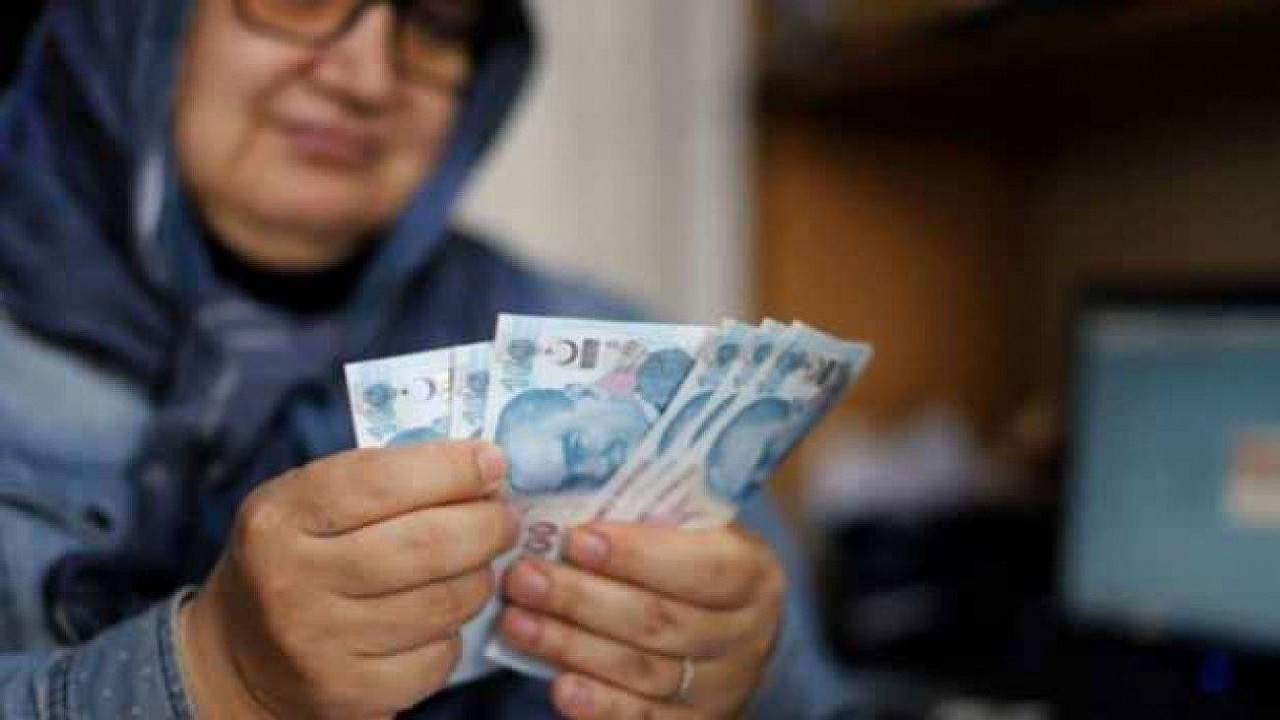 O Banka Emekliye 25000 TL Veriyorum Dedi!